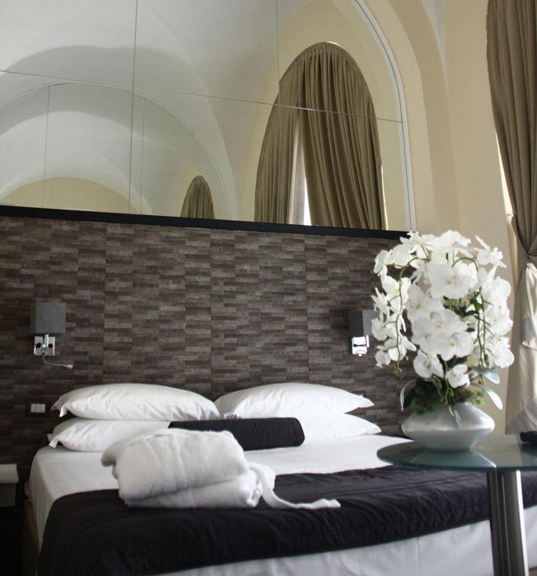 Boutique Hotel Piazza Carita Napoli Eksteriør bilde